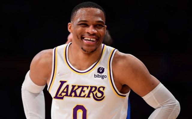 开云APP-【夜读】华丽转身，贝尔亮相高尔夫职业赛场