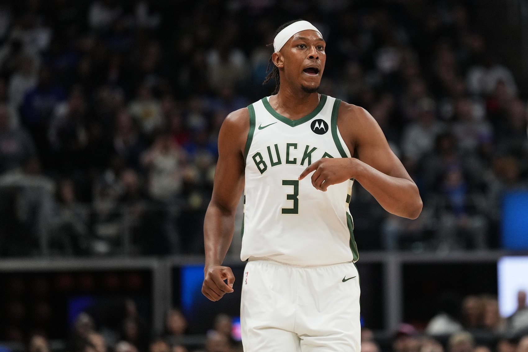 开云APP-表现不俗！特纳半场9投5中&amp;罚球2中2 得到12分6板4帽